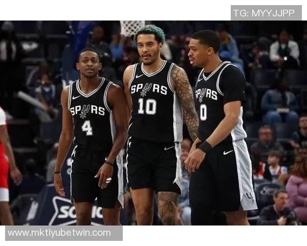 福克斯状态成疑马刺明日对阵骑士期待精彩对决